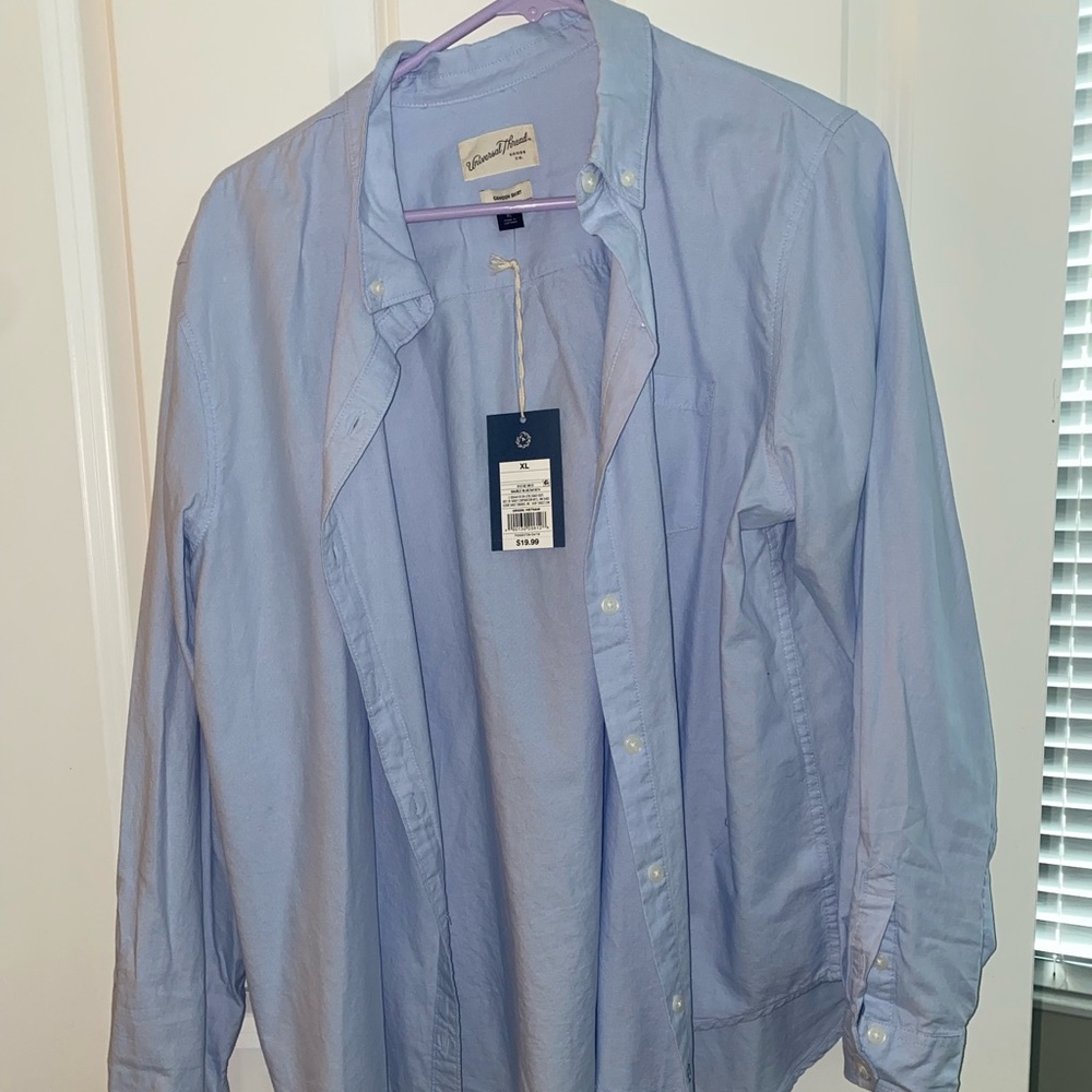 Women’s Universal Threads button up shirt